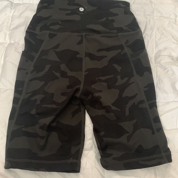 Shorts - Picture 3 of 4